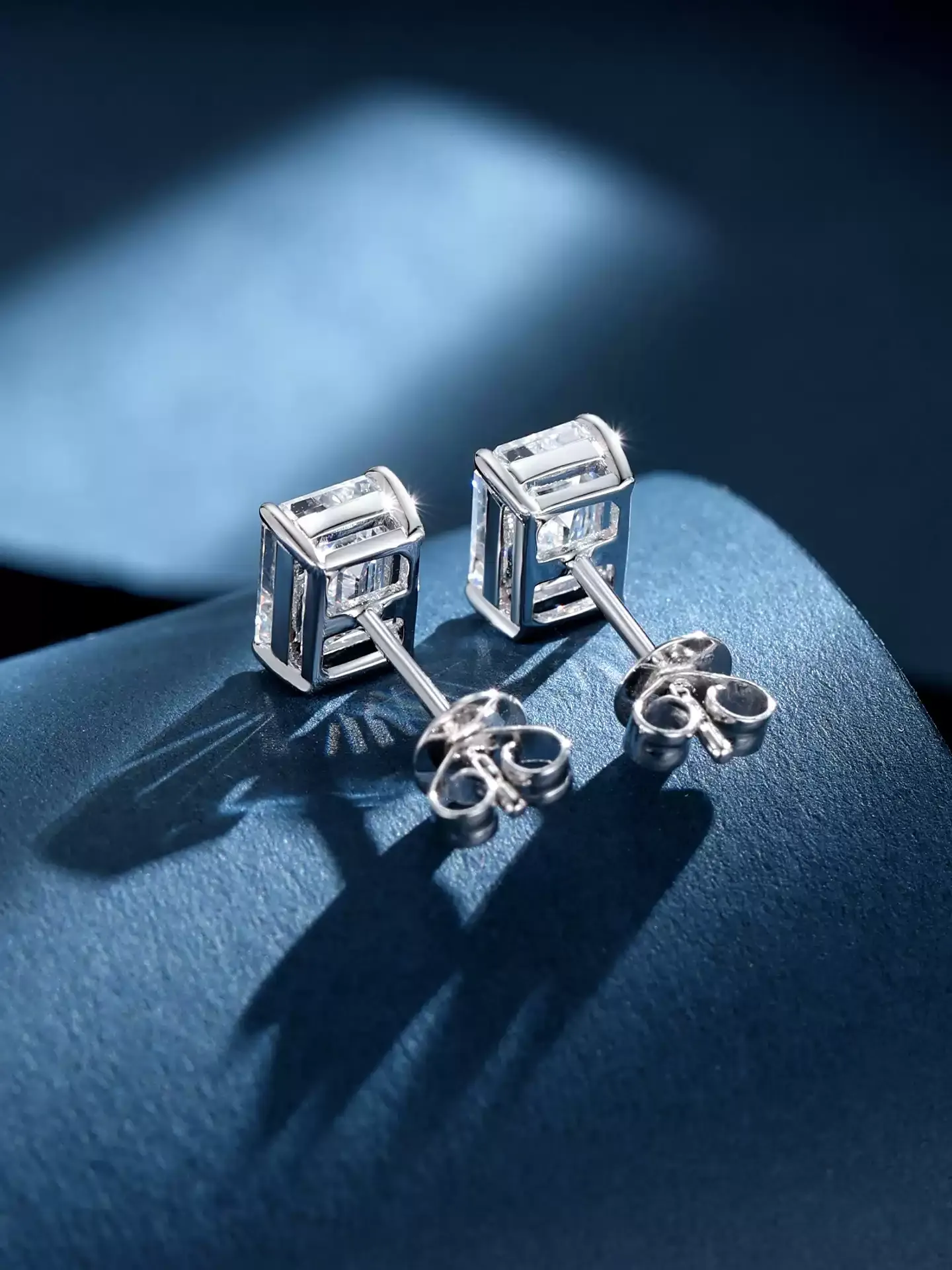 Kingdom Earrings Solitaire - View 3