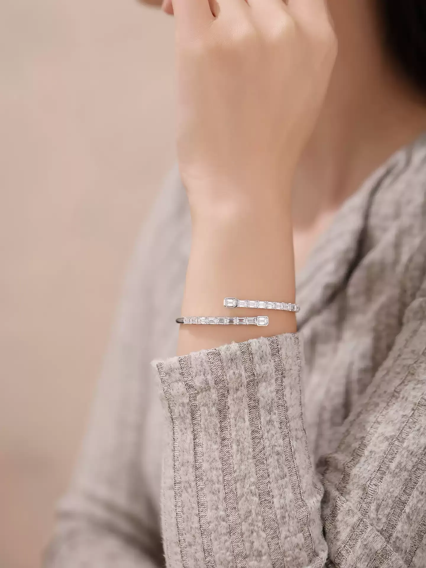 Kingdom Bracelet Emerald Cuff - View 4