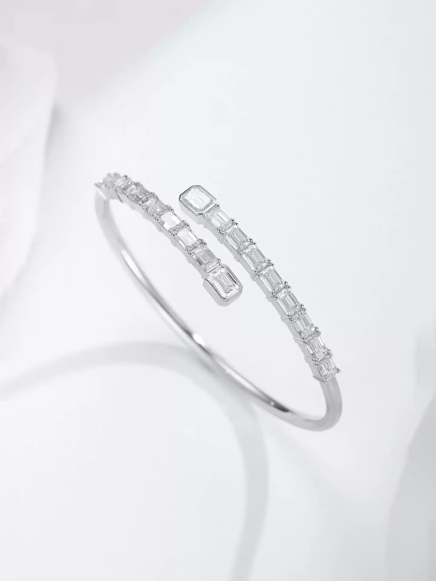 Kingdom Bracelet Emerald Cuff - View 5