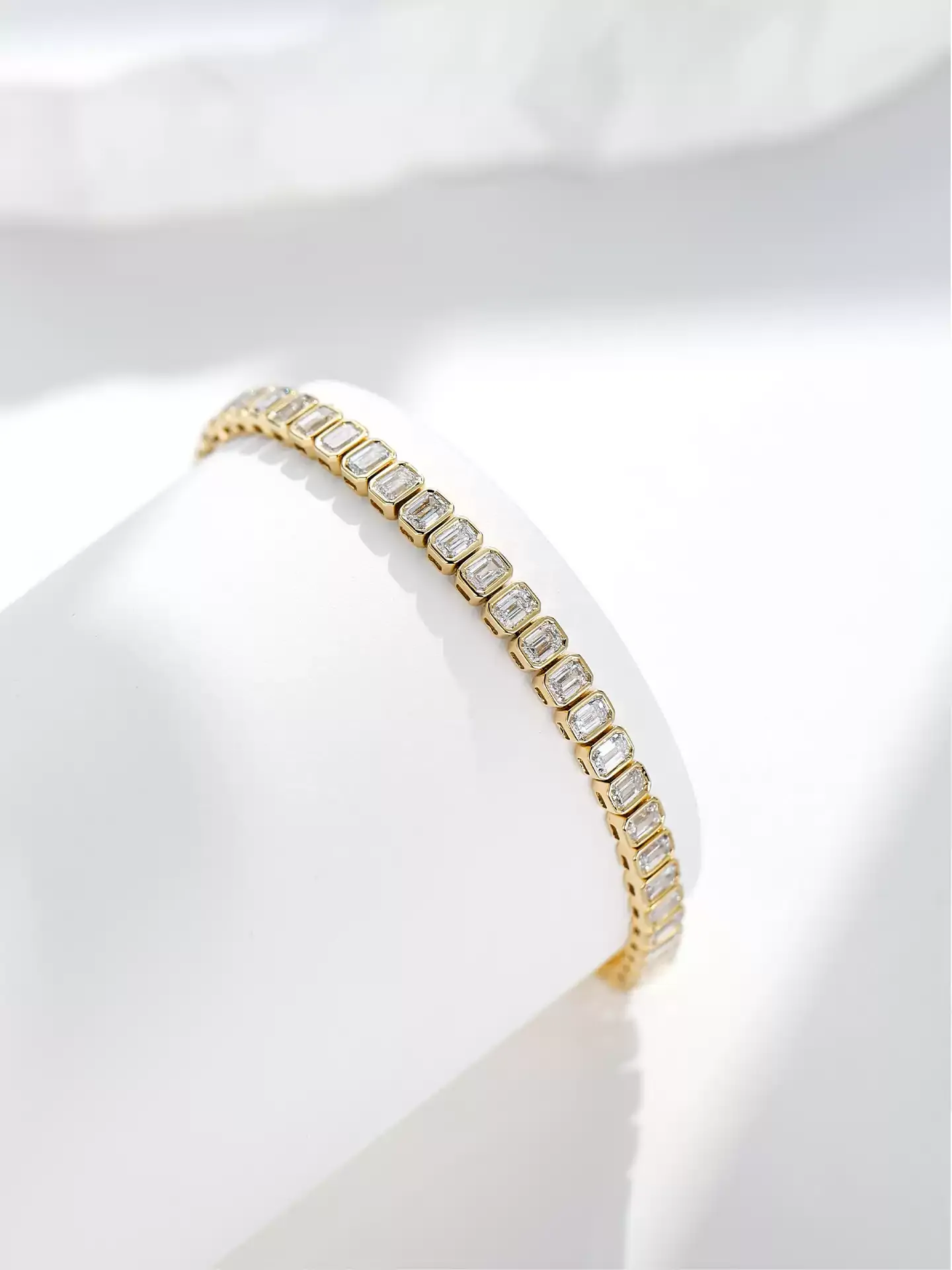 Kingdom Bracelet Emerald Cut - View 2