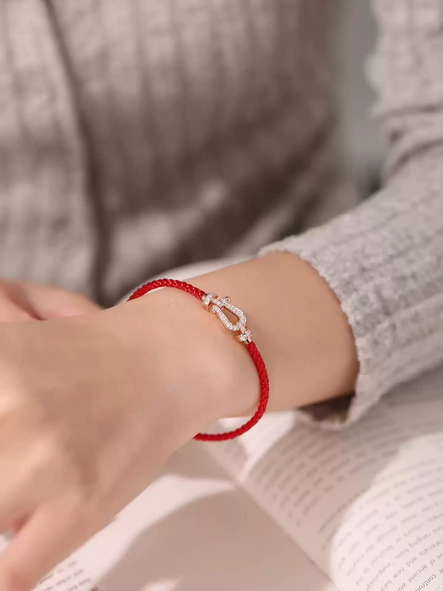 Kingdom Bracelet Horseshoe - View 2