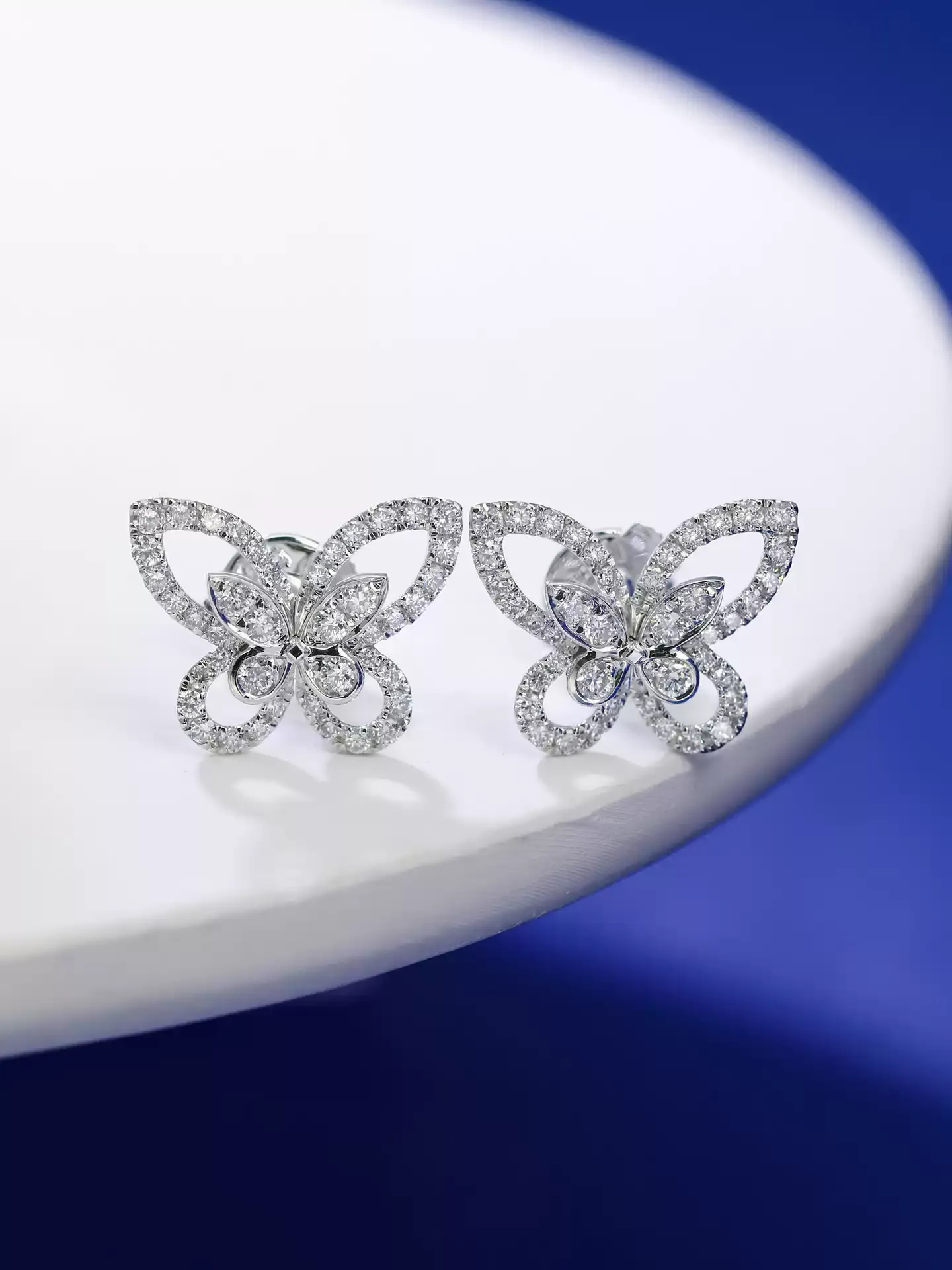 Kingdom Earrings C-Hoop Pavé - View 3