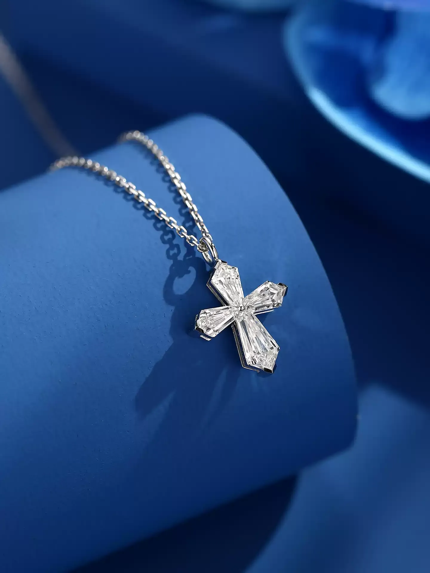 Kingdom Necklace Cross Petite - View 4