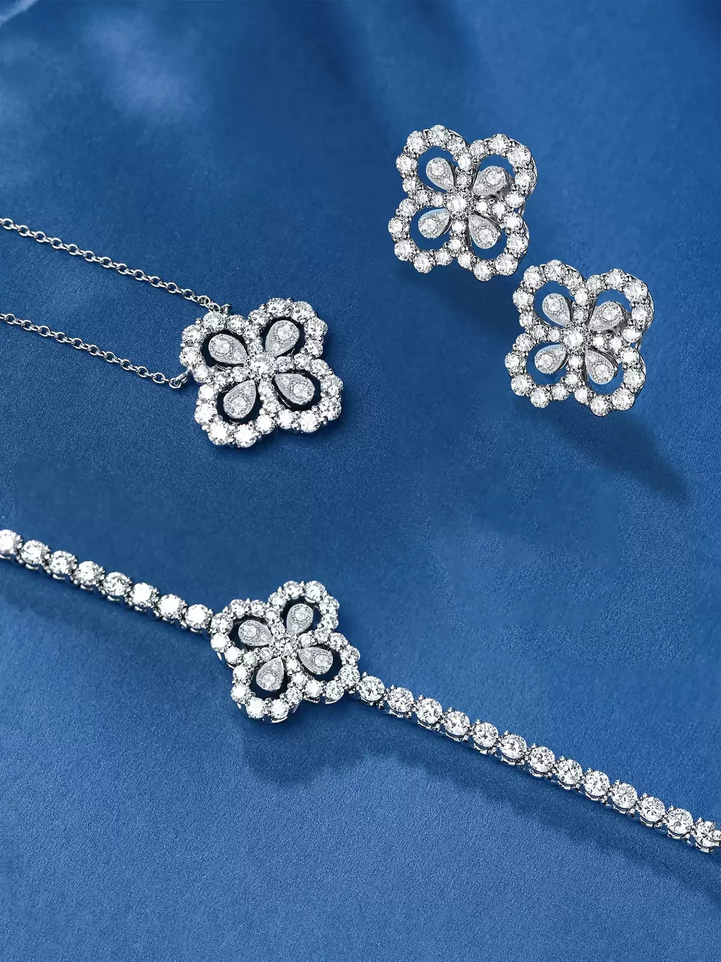 Kingdom Necklace Four-Leaf Clover - View 4