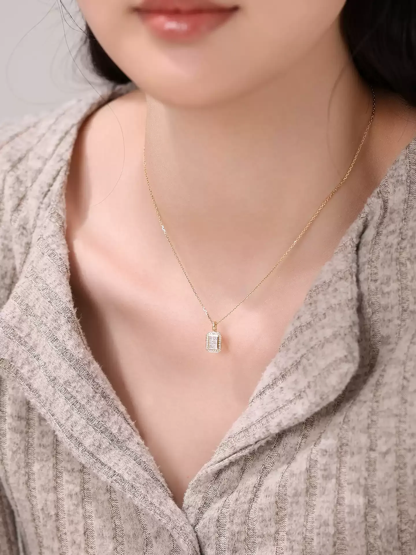 Kingdom Necklace Perfume Bottle - View 2