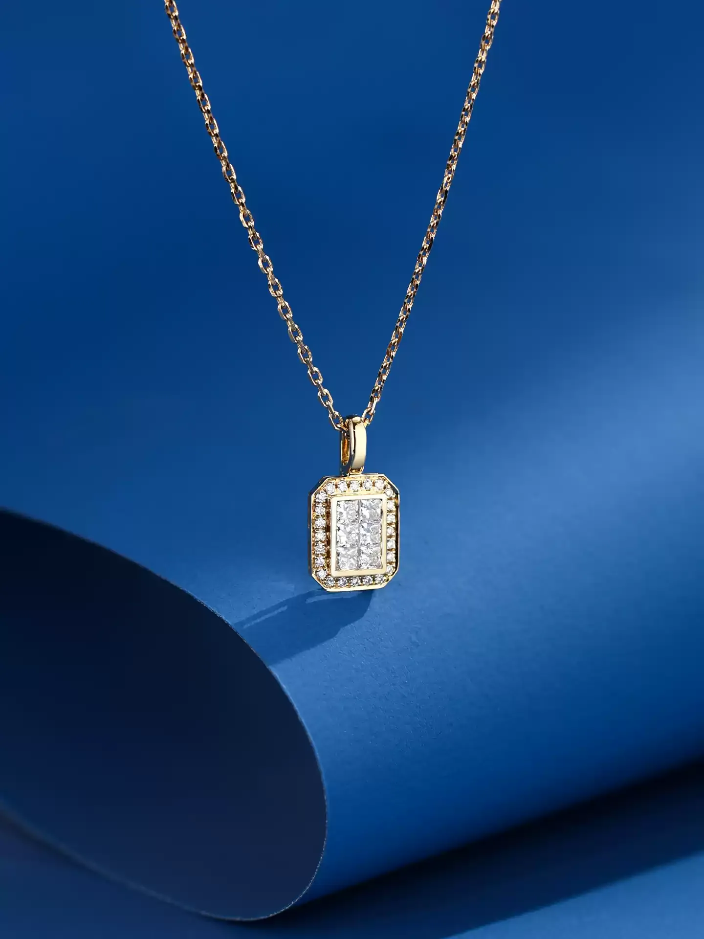 Kingdom Necklace Perfume Bottle - View 4