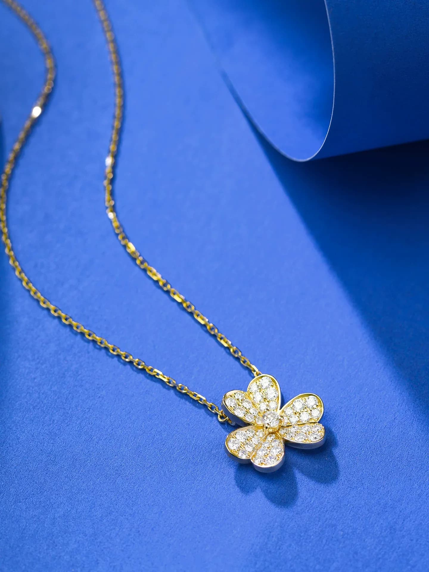 Kingdom Necklace Three-Leaf Clover - View 2