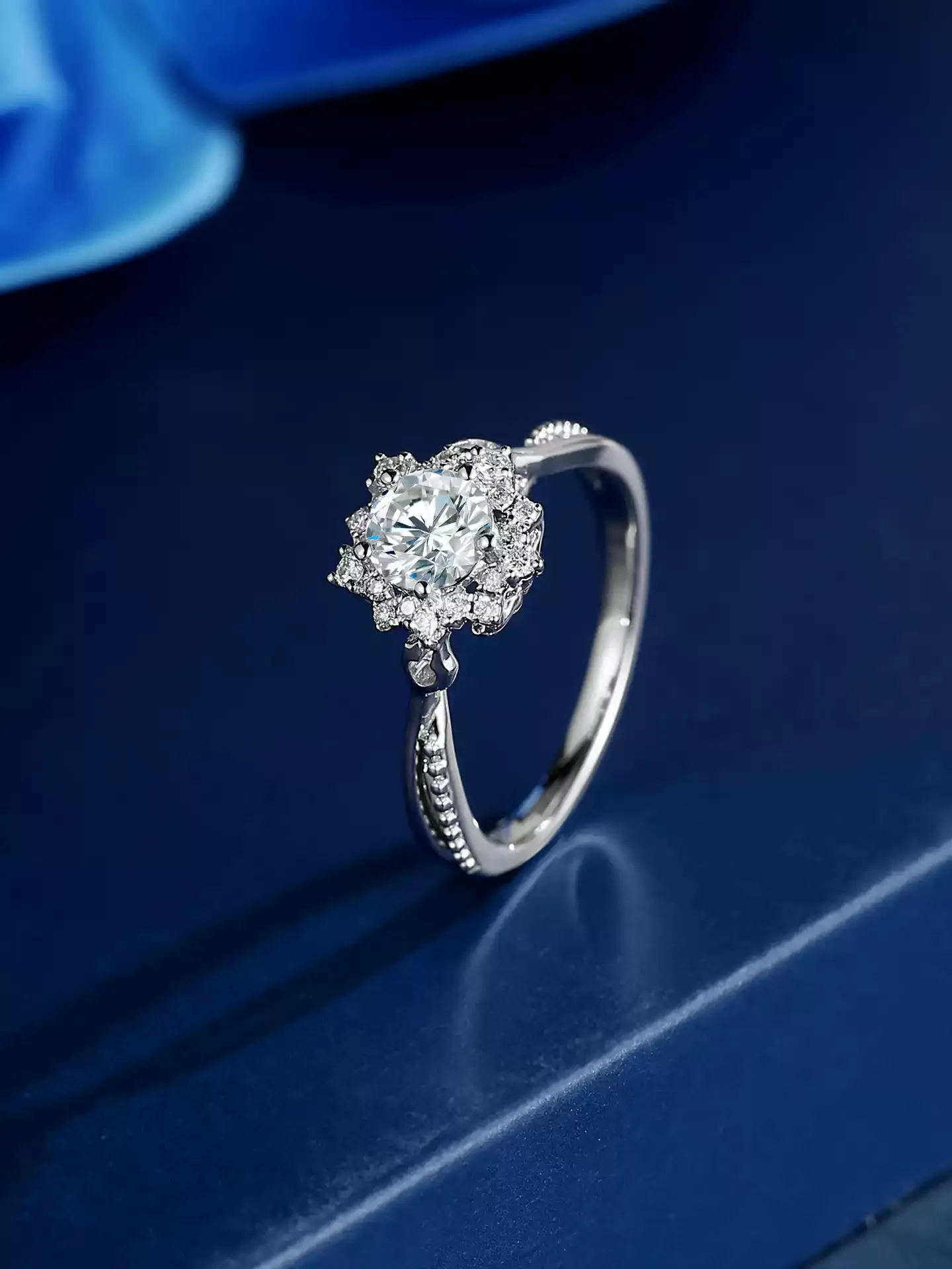Kingdom Ring Starburst Halo - View 5