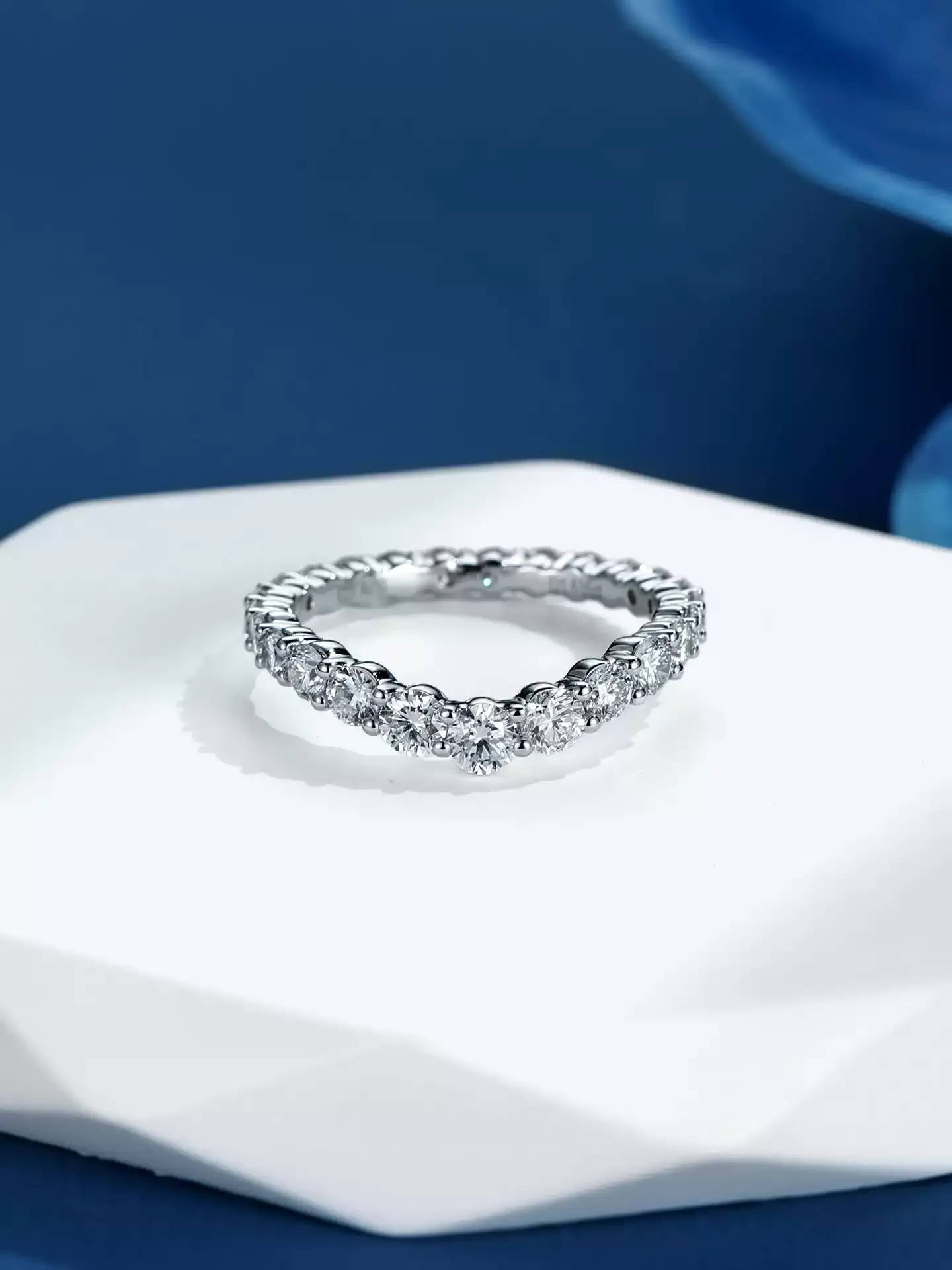 Kingdom Ring V-Shape Eternity - View 3